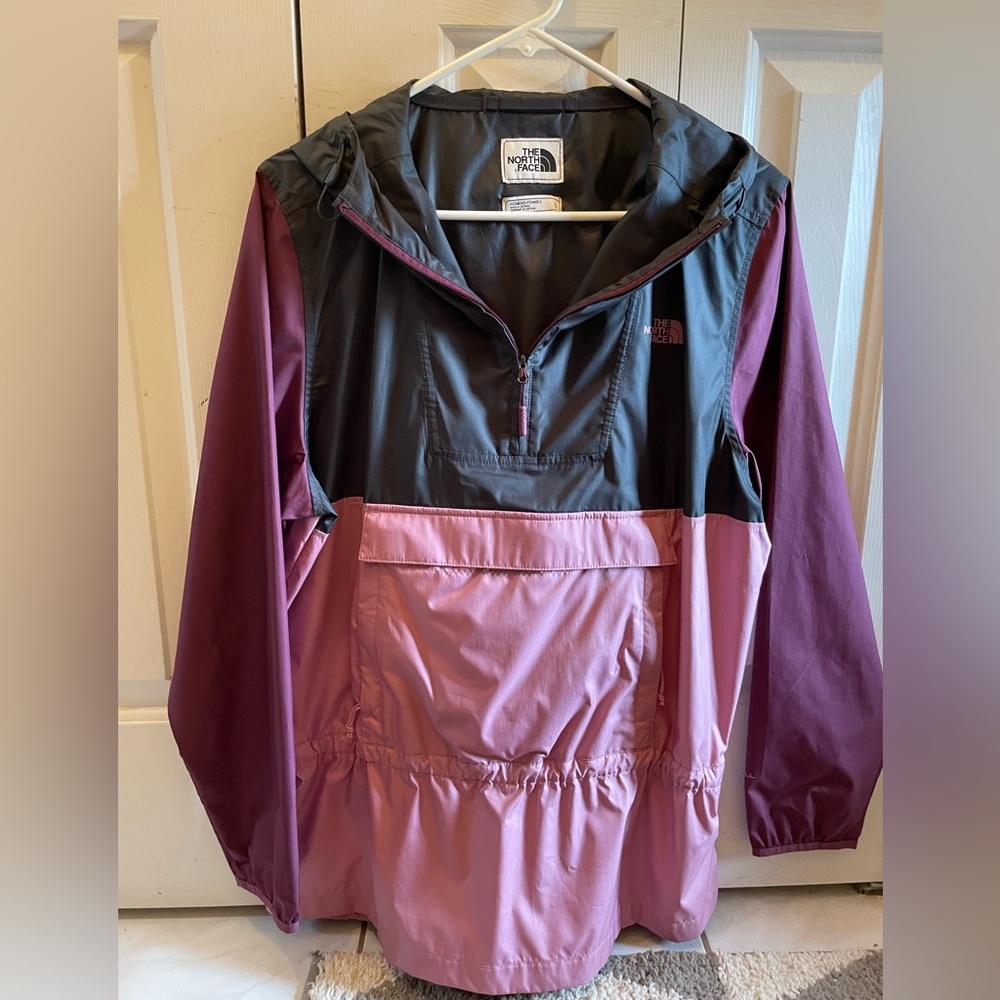 Nike light windbreaker with waist drawstring a hood